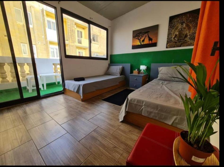 Room 6- Private Room With Private Terrace, Private Bathroom, Ac And Wifi Sliema Eksteriør bilde