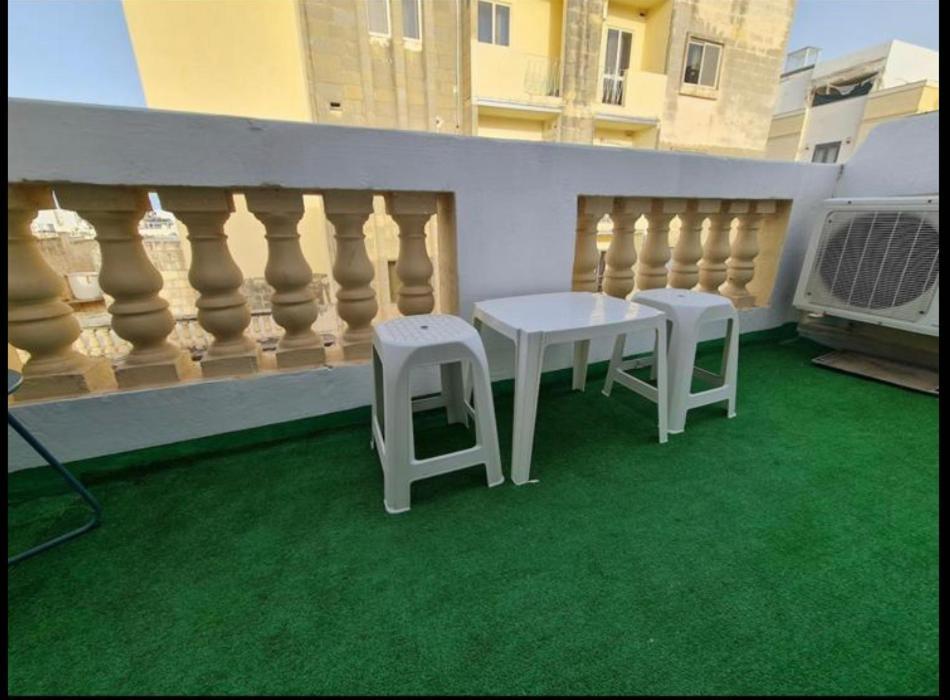 Room 6- Private Room With Private Terrace, Private Bathroom, Ac And Wifi Sliema Eksteriør bilde