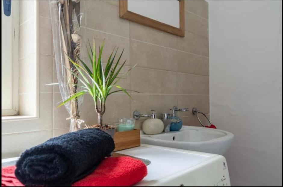 Room 6- Private Room With Private Terrace, Private Bathroom, Ac And Wifi Sliema Eksteriør bilde